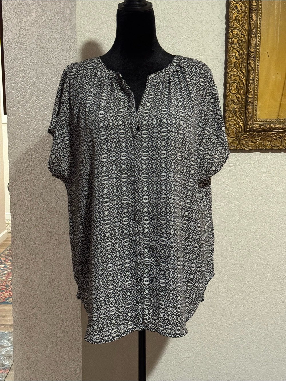 Ava & Viv Black and White Printed Short-Sleeve Blouse